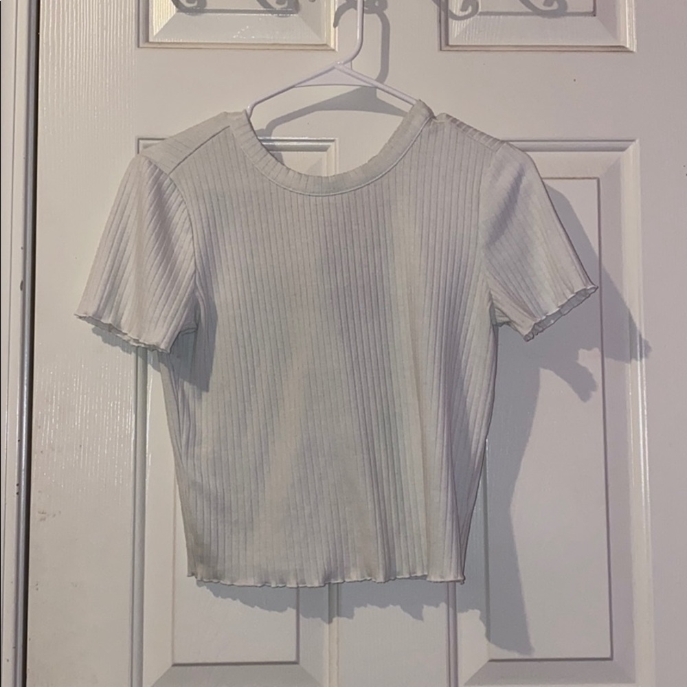White short sleeve crop top with pink bow detail